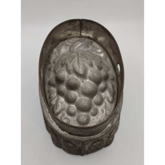 ANTIQUE PRIMITIVE SWEETMEAT TIN MOLD GRAPE CLUSTER 19th CENTURY VINTAGE JELLO - Picture 1 of 6